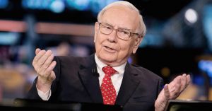 Warren Buffet Warren Buffett, o maior investidor da atualidade e gestor da Berkshire Hathaway, é dono de um patrimônio de mais de US$71 bilhões