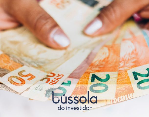 Notas de 10, 20 e 50 reais simbolizando o tesouro direto